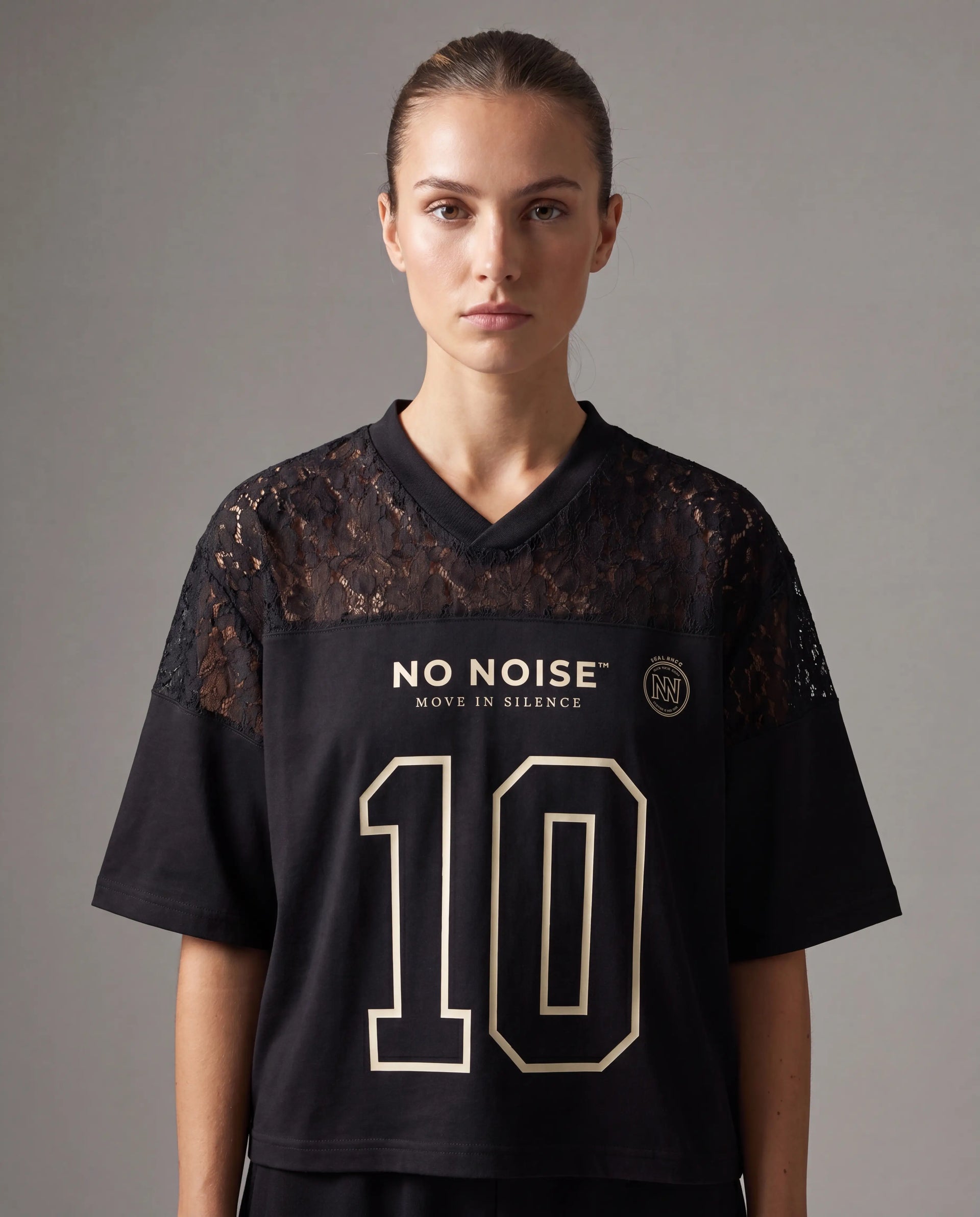 NO NOISE HER No.10 Lace Jersey on model, front view