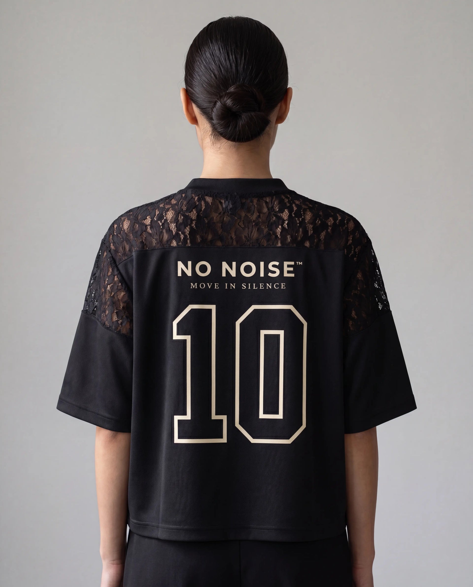 NO NOISE HER No.10 Lace Jersey on model, back view