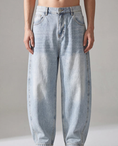 NO NOISE Barrel Denim on model, front view