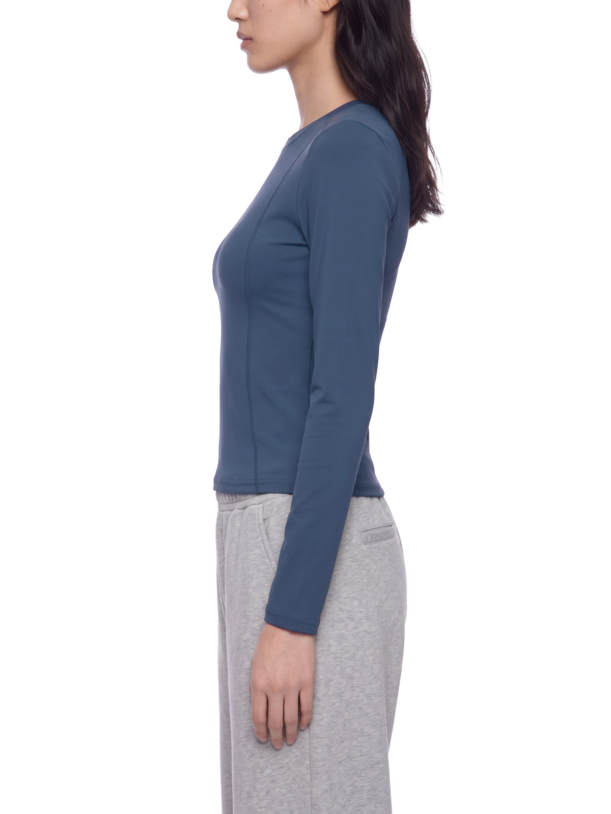 NO NOISE™ Navy training top on model, side