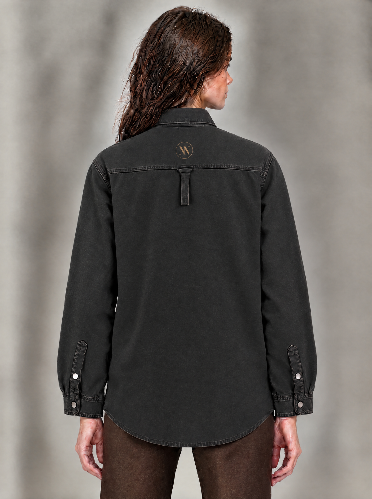 NO NOISE Utility Overshirt in washed black, back model illustration showing shoulder yoke, locker loop, circular logo and cuff snaps.