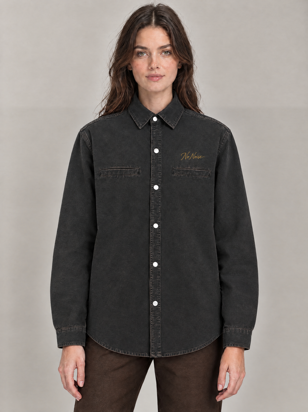 NO NOISE Utility Overshirt in washed black, front model illustration showing pointed collar, six silver snaps and two welt chest pockets.